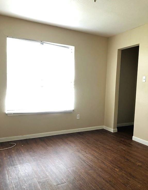 7549 Windsor Oaks - Photo 3 of 10