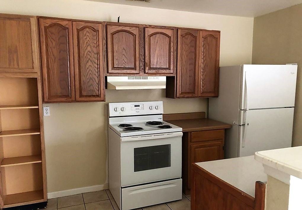 7549 Windsor Oaks - Photo 2 of 10