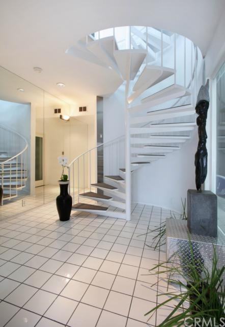 6302 Bayside Dr N - Photo 2 of 19