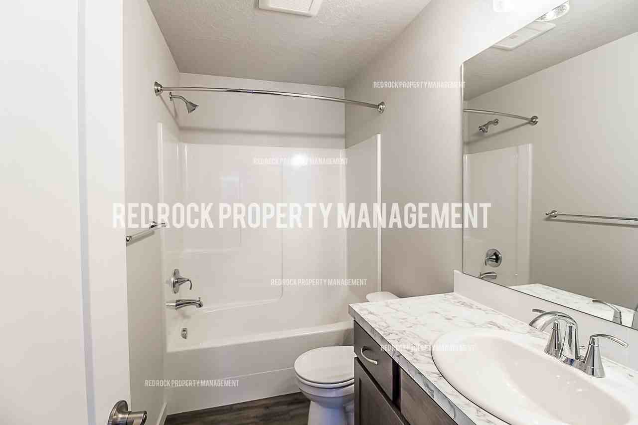319 S Woodlawn Ln #1 - Photo 3 of 36