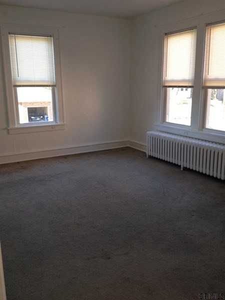 91 Eileen St - Photo 3 of 4