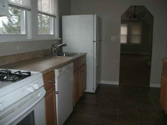 526 Maple Ave - Photo 3 of 12