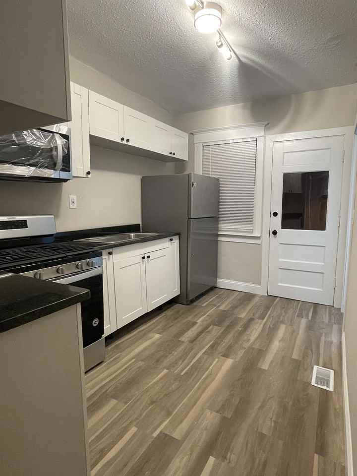 2720 Dupont Ave S #1 - Photo 6 of 19