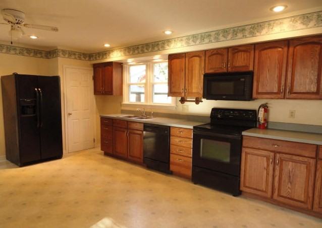 209 Beech Ln - Photo 3 of 16