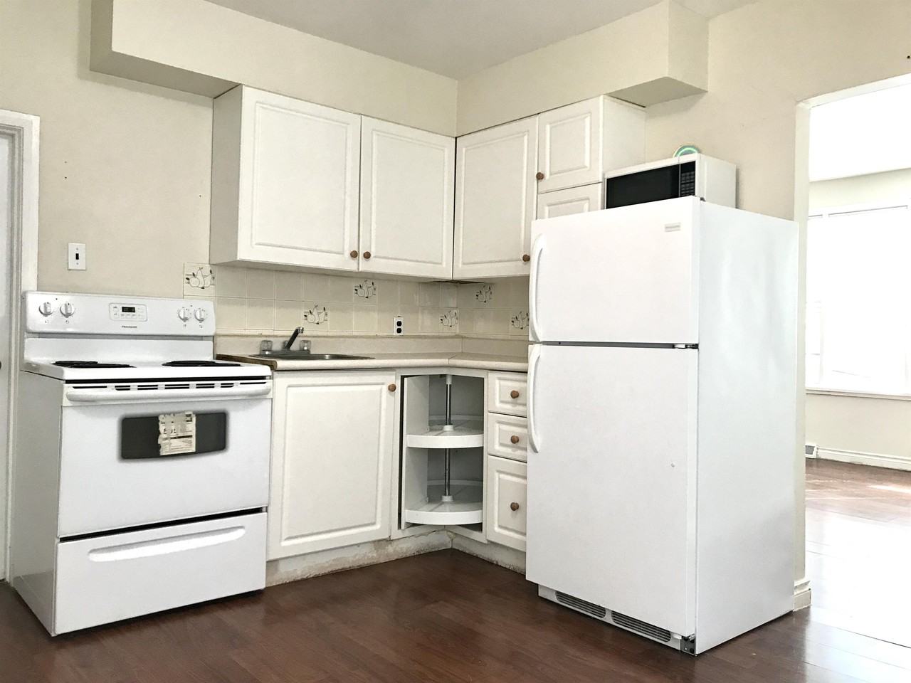 1012 Sherburn St #1 - Photo 3 of 14