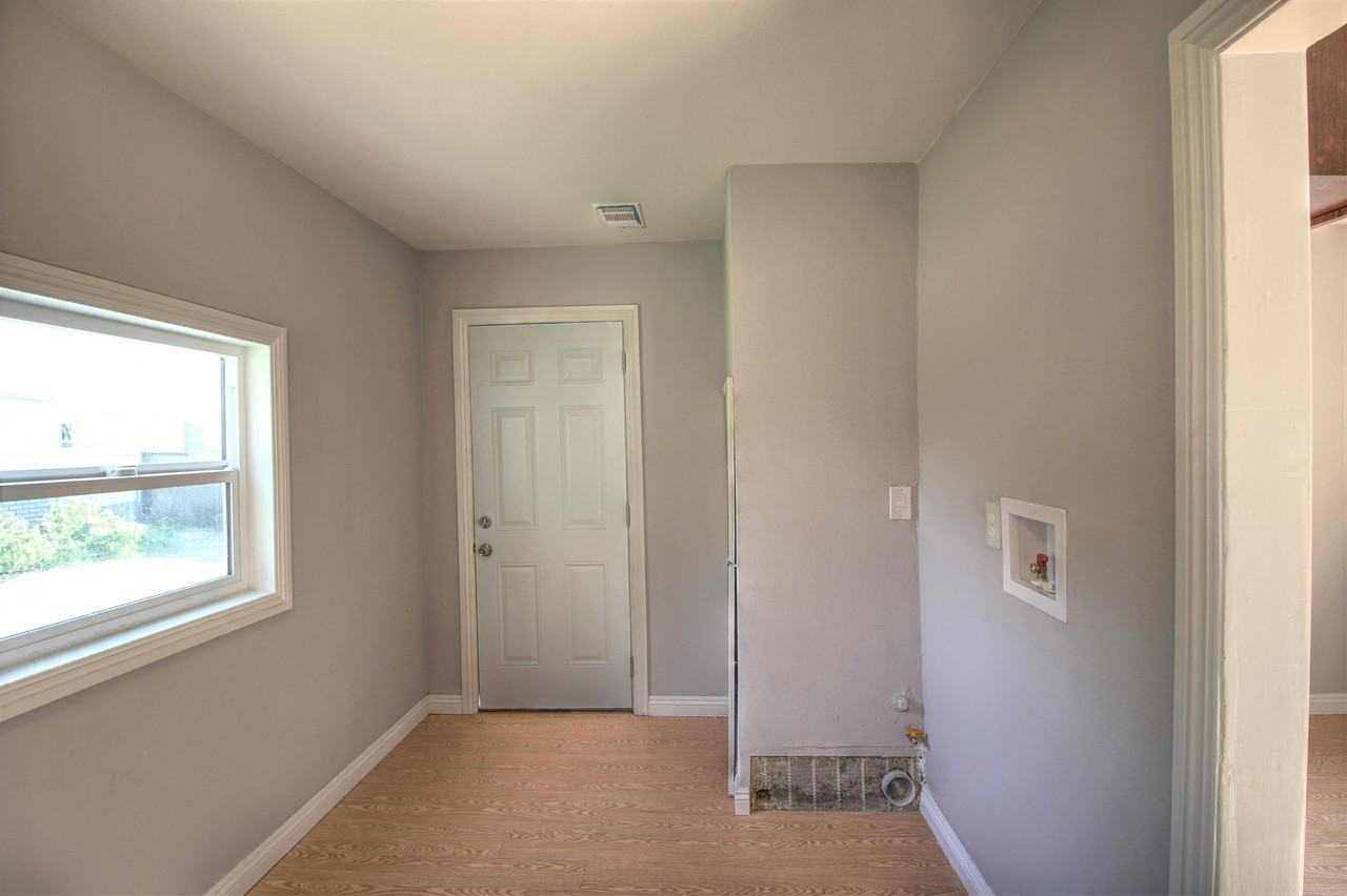 993 East Central Avenue - Photo 4 of 12