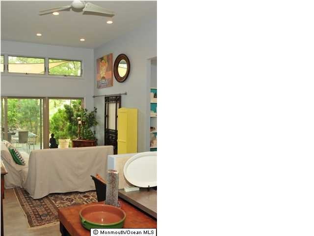 1013 Beach Ln - Photo 3 of 10