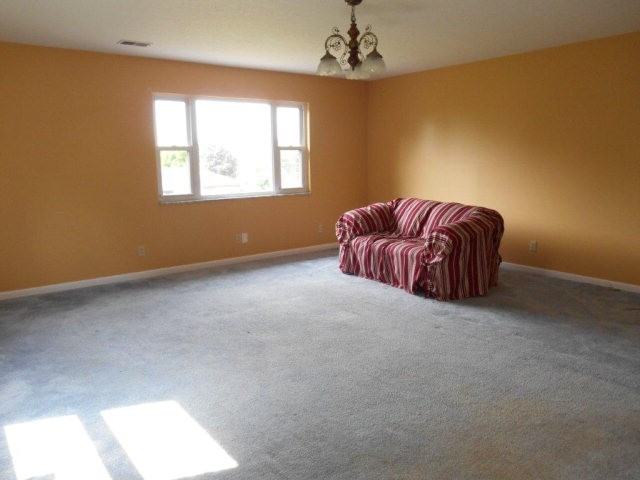 417 Main St E - Photo 2 of 7