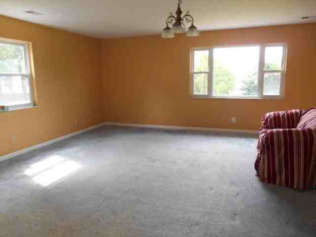 417 Main St E - Photo 3 of 7