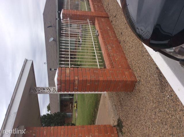 1406 1406 E 1ST STREET 06 - Photo 3 of 21