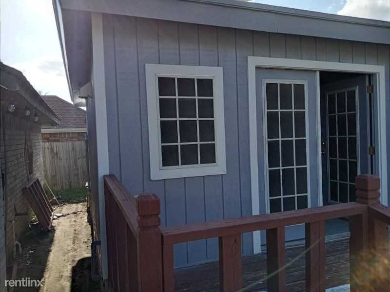 1613 Terrace Dr - Photo 3 of 10