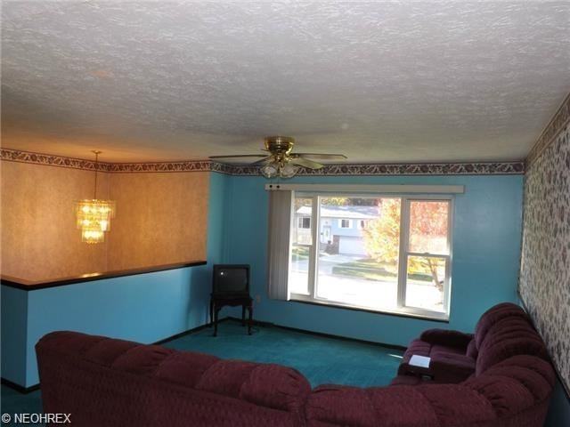 9433 Lawnfield Dr - Photo 2 of 2