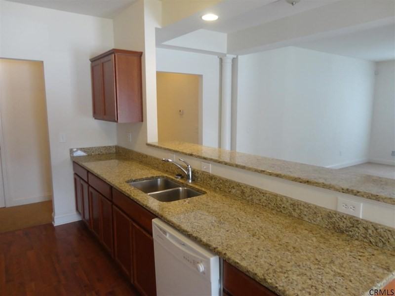 904 Valley Pointe Dr - Photo 3 of 19