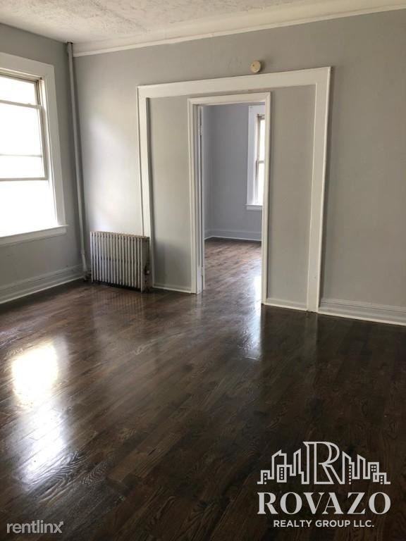 417 Leslie St - Photo 3 of 6