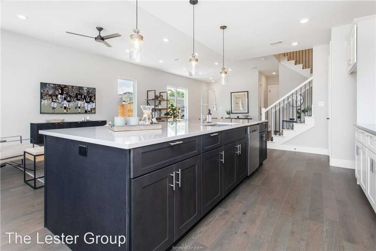 246 Estates Cir - Photo 3 of 8