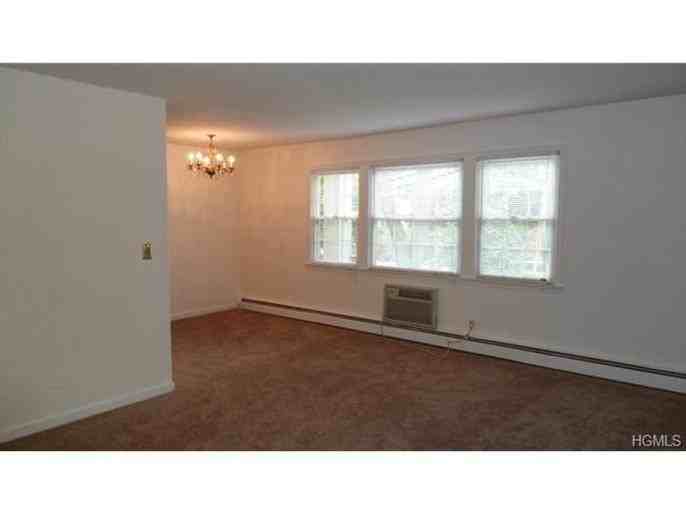 61 Roundtree Cir - Photo 3 of 15