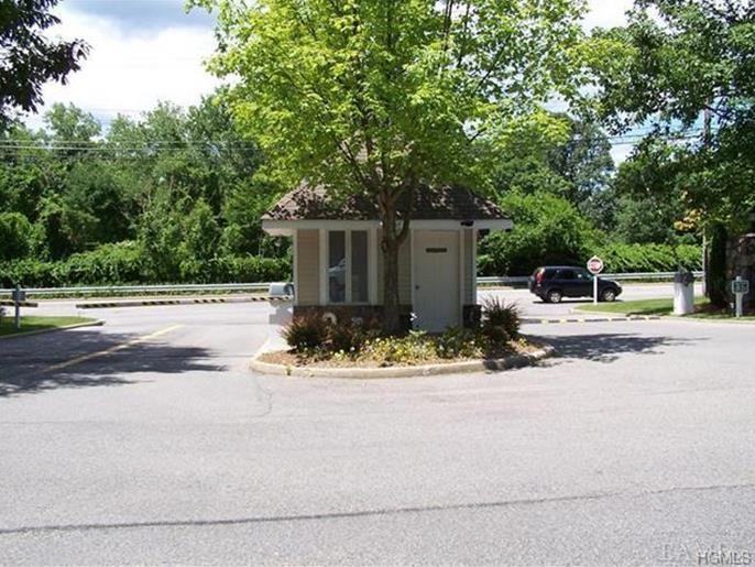 141 Winchester Dr - Photo 2 of 28