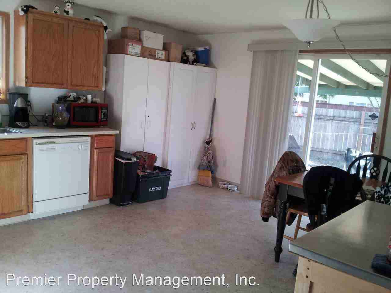 208 Se 173rd Ave - Photo 2 of 8