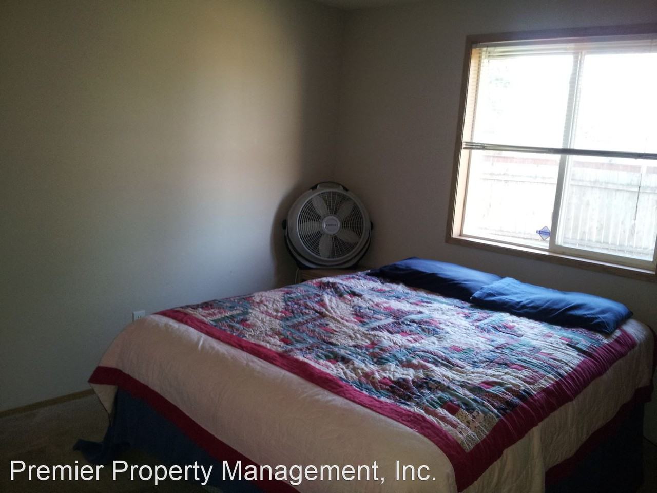 208 Se 173rd Ave - Photo 3 of 8