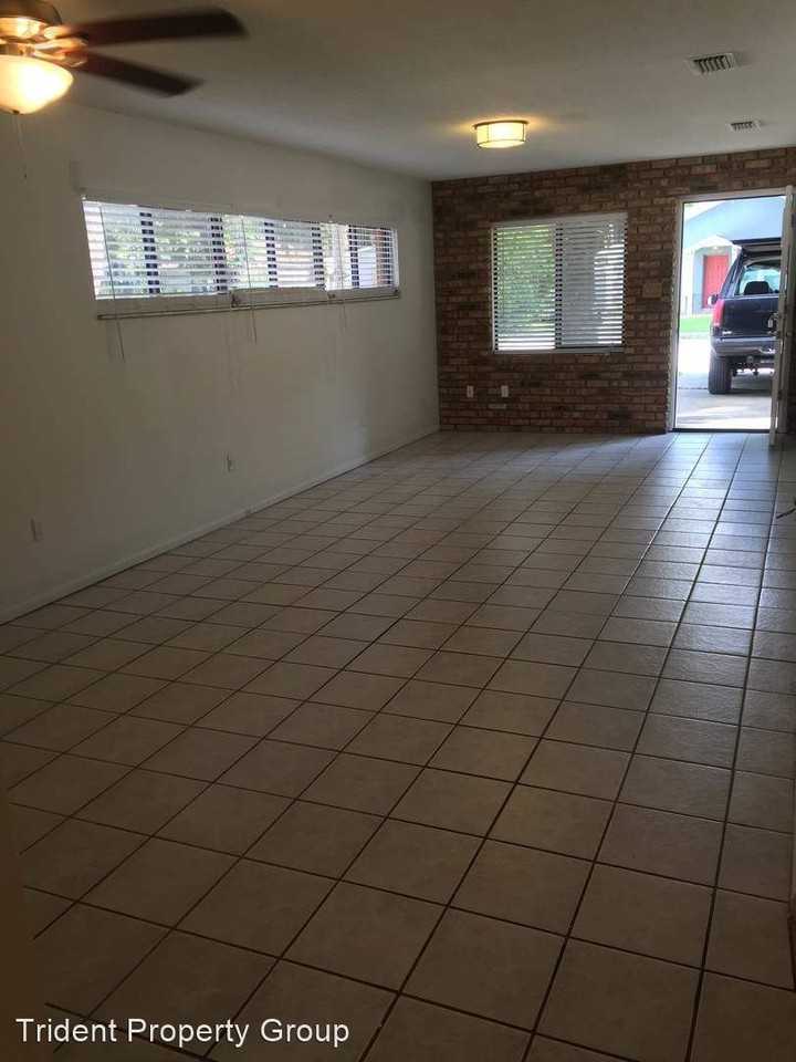 3005 E Jefferson St - Photo 3 of 14