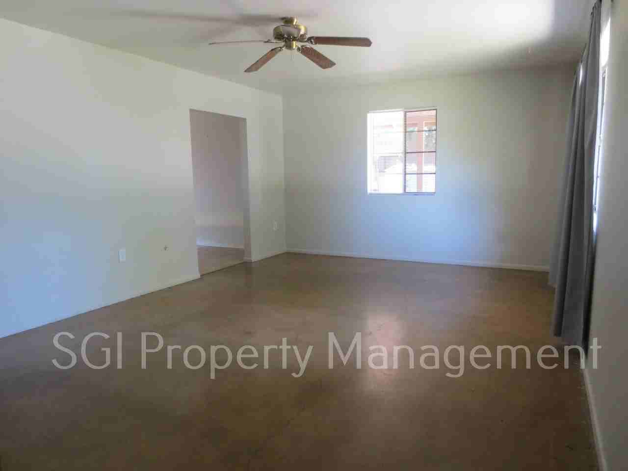 711 W 12th Pl - Photo 2 of 12