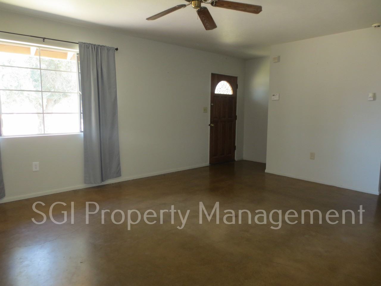 711 W 12th Pl - Photo 3 of 12