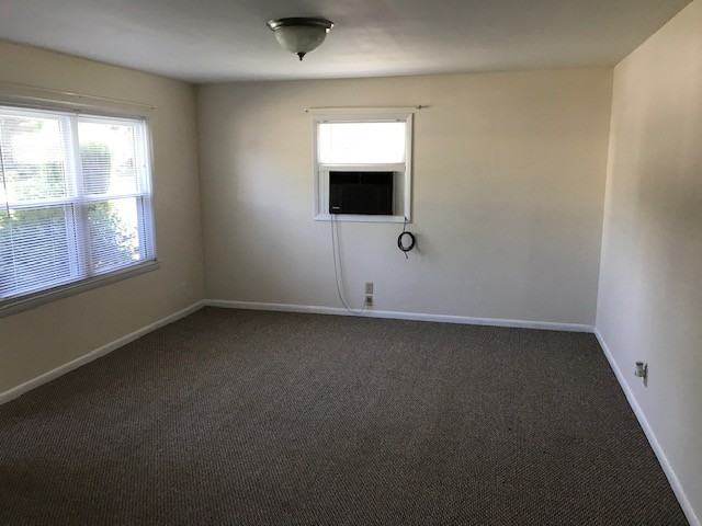 532 Vinton St - Photo 2 of 10