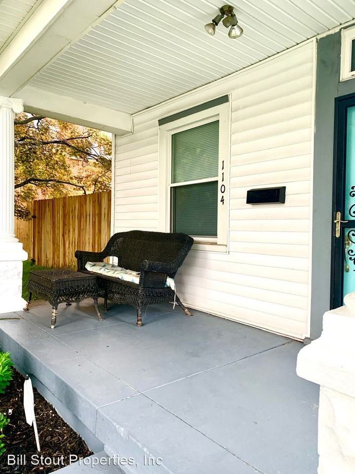 1104 Goss Ave - Photo 2 of 5