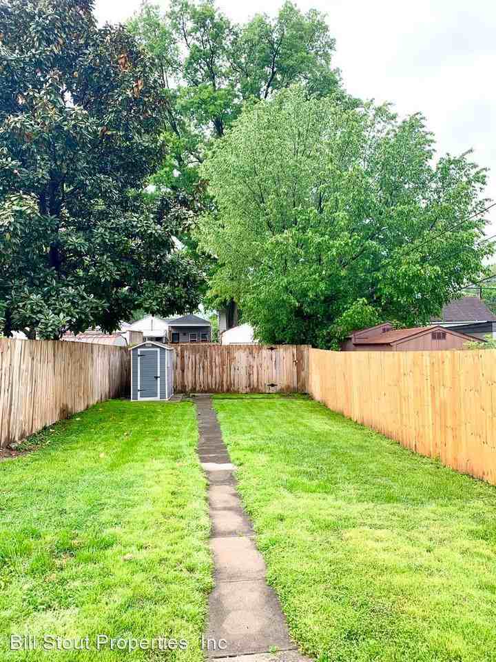 1104 Goss Ave - Photo 3 of 5