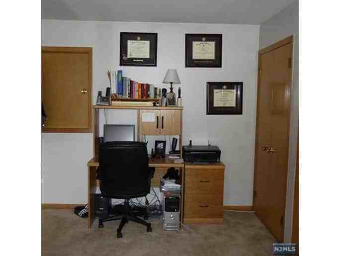 451 Walnut St - Photo 2 of 6