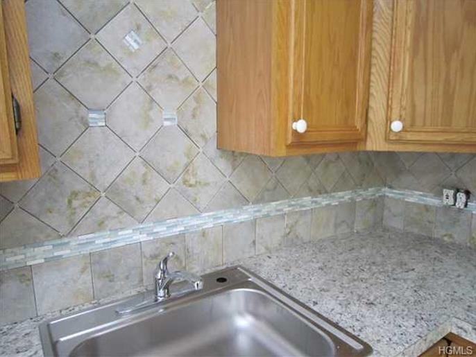 552 W Nyack Rd - Photo 3 of 10