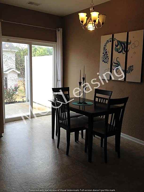 1641 Sw Highland Dr - Photo 3 of 6