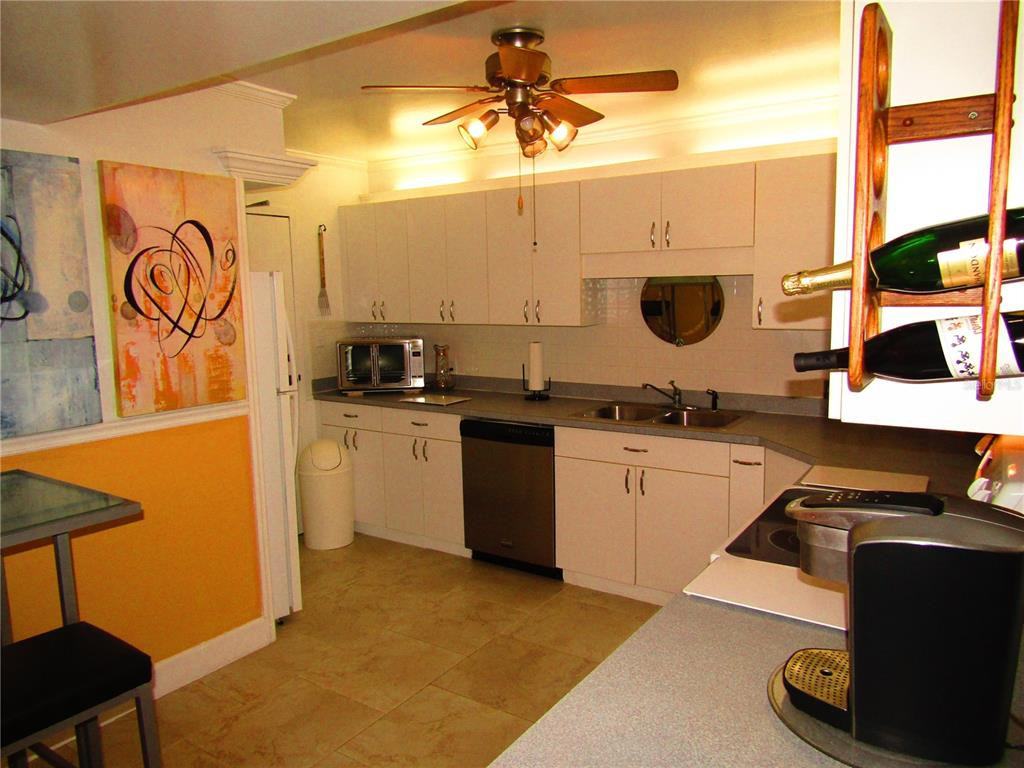 1621 1621 GULF BOULEVARD 1604 - Photo 3 of 29