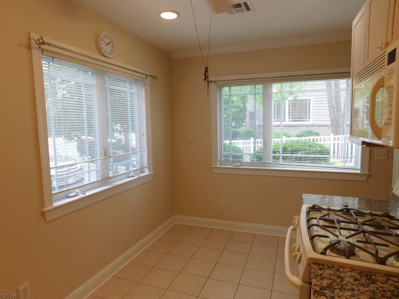 34 Breckenridge Ter - Photo 3 of 14