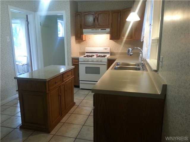 655 78th St - Photo 3 of 22