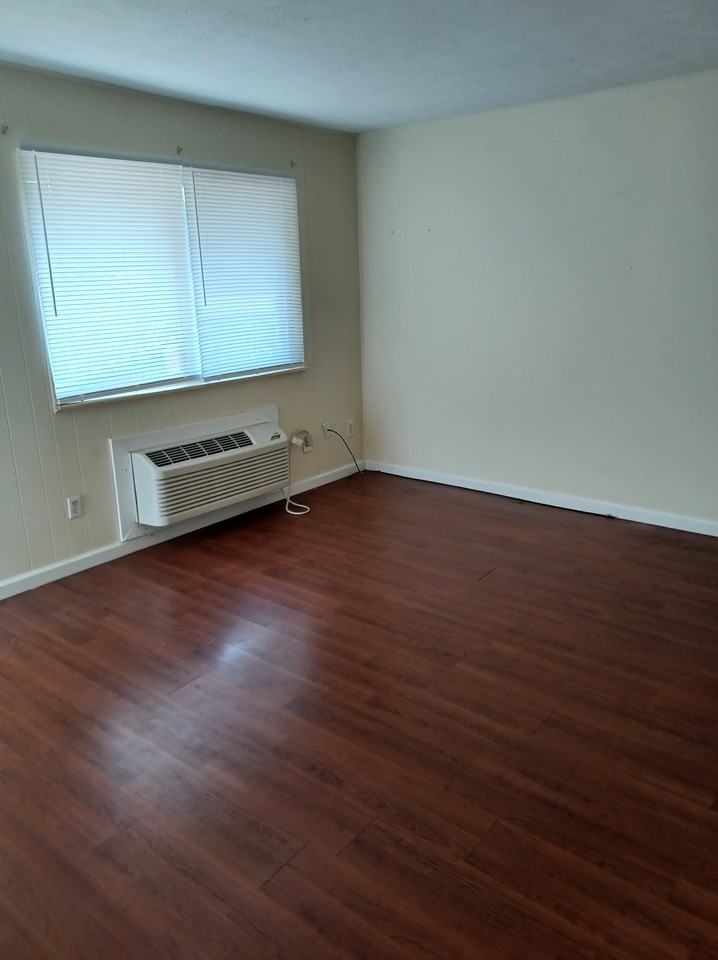 1215S Shields Ferry Rd #D - Photo 3 of 24