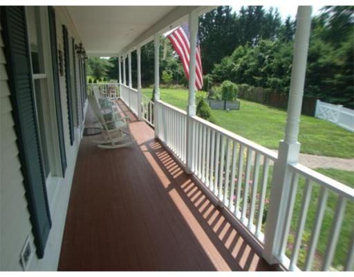 387 S Washington St - Photo 3 of 24