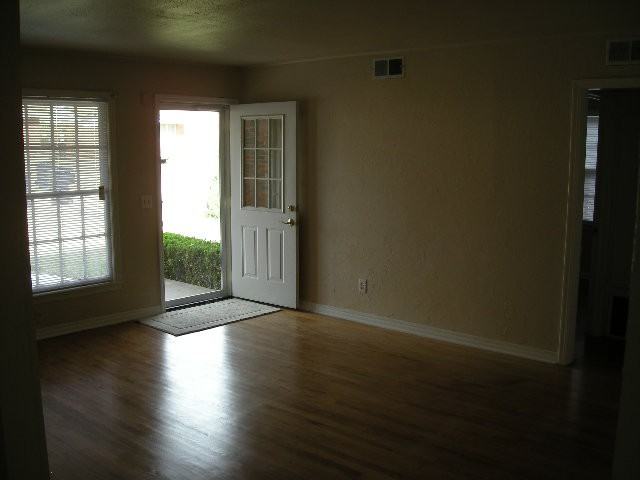 4024 Northwest 32nd Street - Photo 3 of 11