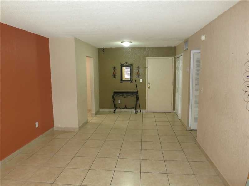606 Hialeah St #201 - Photo 2 of 8
