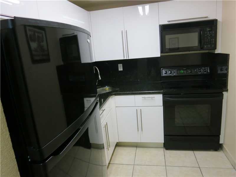 606 Hialeah St #201 - Photo 3 of 8