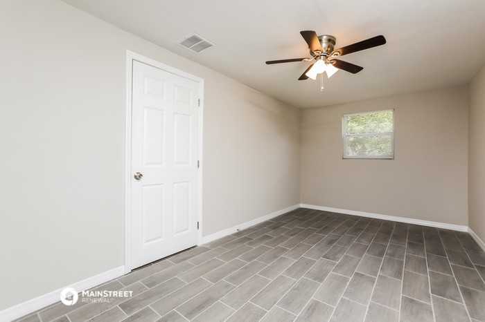 913 Bethune Dr - Photo 3 of 16