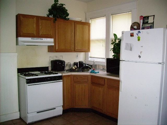 634 N Pearl St - Photo 2 of 9