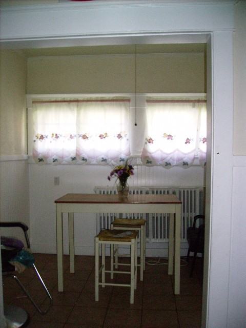 634 N Pearl St - Photo 3 of 9