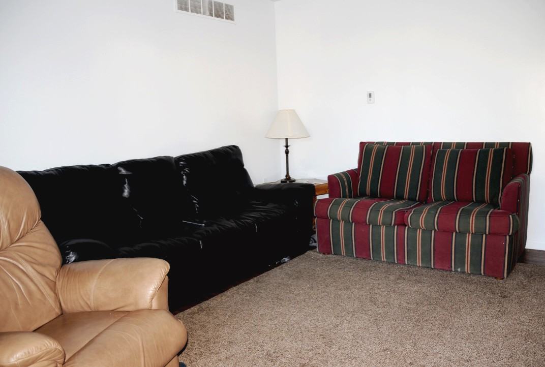 1023 S. MAIN__180 - Photo 2 of 6