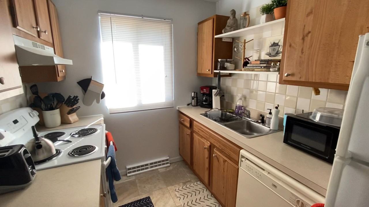 COLONY WEST__182 Apartments 1811 Edgewood Dr, Mt Pleasant, MI 48858