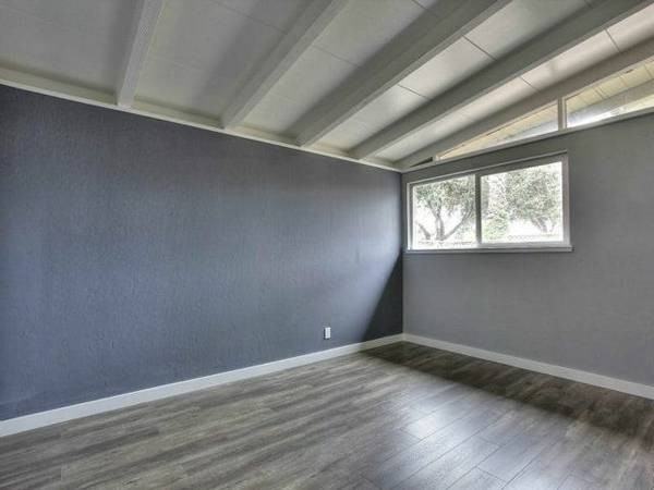 761 Lakeknoll Dr - Photo 3 of 9