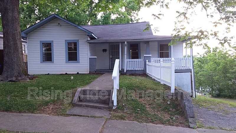 1208 Waverly St - Photo 2 of 12