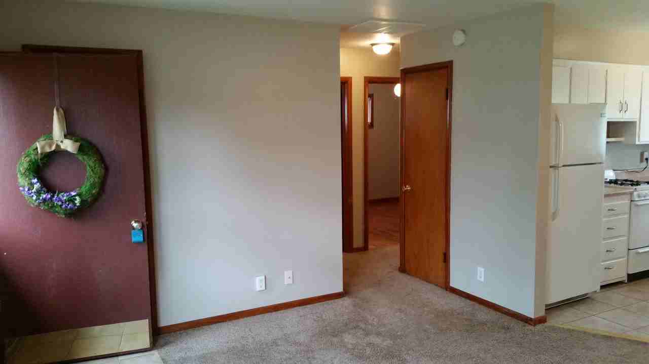 502 Ne Freeman Ave #2 - Photo 3 of 8