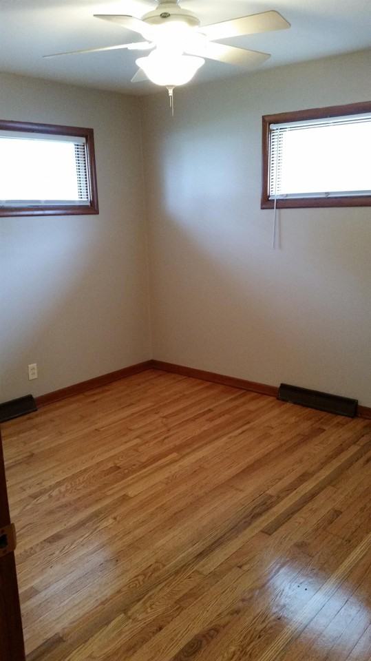 502 Ne Freeman Ave #2 - Photo 4 of 8