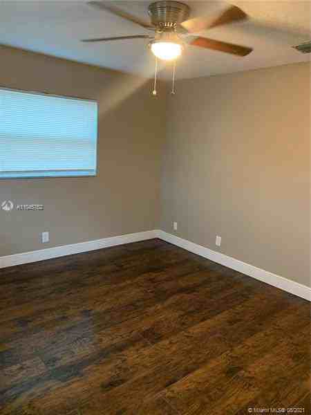 4940 Northwest 18th Street - Photo 2 of 11